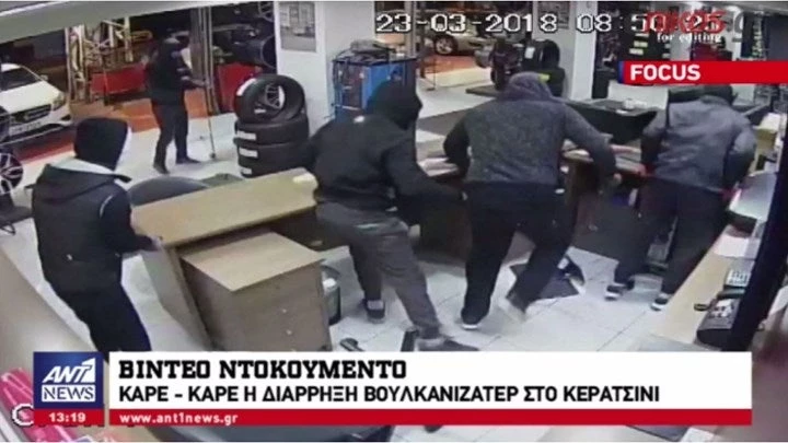 Καρέ – καρέ η διάρρηξη σε βουλκανιζατέρ στο Κερατσίνι (βίντεο)